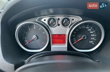 Внедорожник / Кроссовер Ford Kuga 2010 в 
