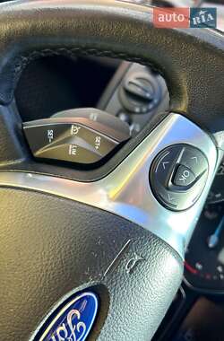 Внедорожник / Кроссовер Ford Kuga 2013 в 