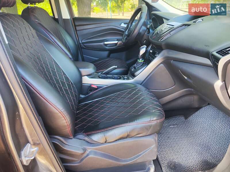 Внедорожник / Кроссовер Ford Kuga 2015 в Вознесенске