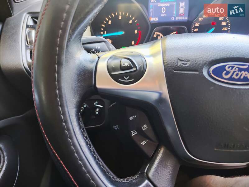 Внедорожник / Кроссовер Ford Kuga 2015 в Вознесенске