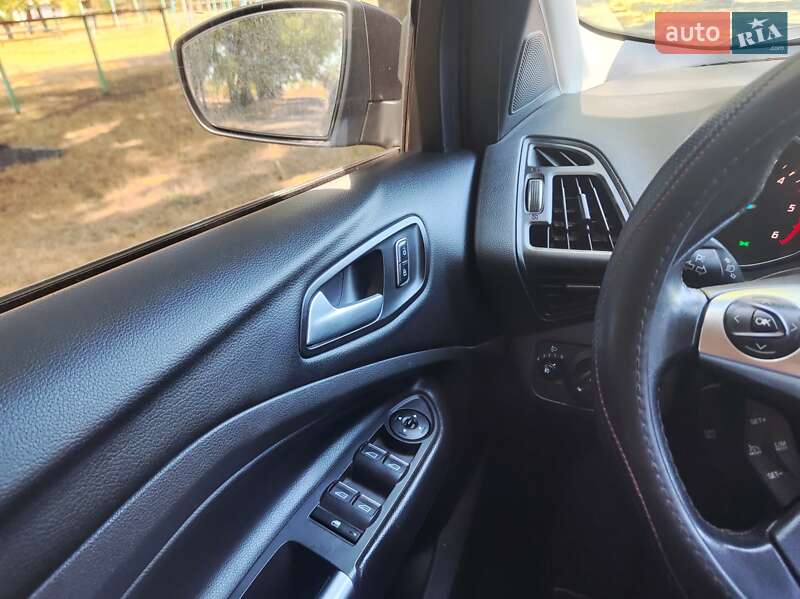 Внедорожник / Кроссовер Ford Kuga 2015 в Вознесенске