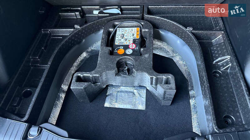 Внедорожник / Кроссовер Ford Kuga 2021 в Киеве