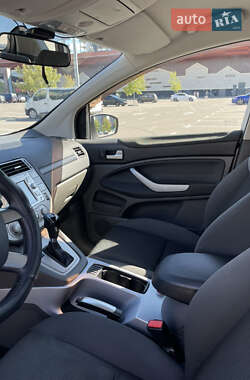 Внедорожник / Кроссовер Ford Kuga 2011 в 