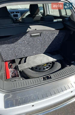 Внедорожник / Кроссовер Ford Kuga 2011 в 