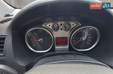 Внедорожник / Кроссовер Ford Kuga 2011 в 