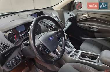 Внедорожник / Кроссовер Ford Kuga 2017 в 