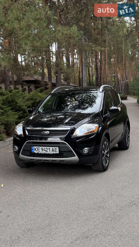 Внедорожник / Кроссовер Ford Kuga 2011 в 