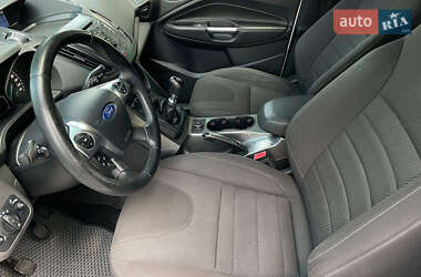 Внедорожник / Кроссовер Ford Kuga 2016 в 