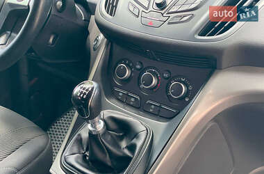 Внедорожник / Кроссовер Ford Kuga 2016 в 