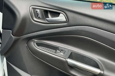 Внедорожник / Кроссовер Ford Kuga 2016 в 