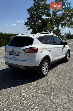 Внедорожник / Кроссовер Ford Kuga 2011 в 