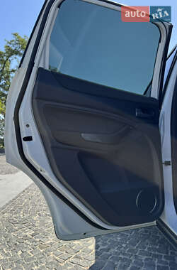 Внедорожник / Кроссовер Ford Kuga 2011 в 