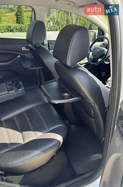 Внедорожник / Кроссовер Ford Kuga 2011 в 