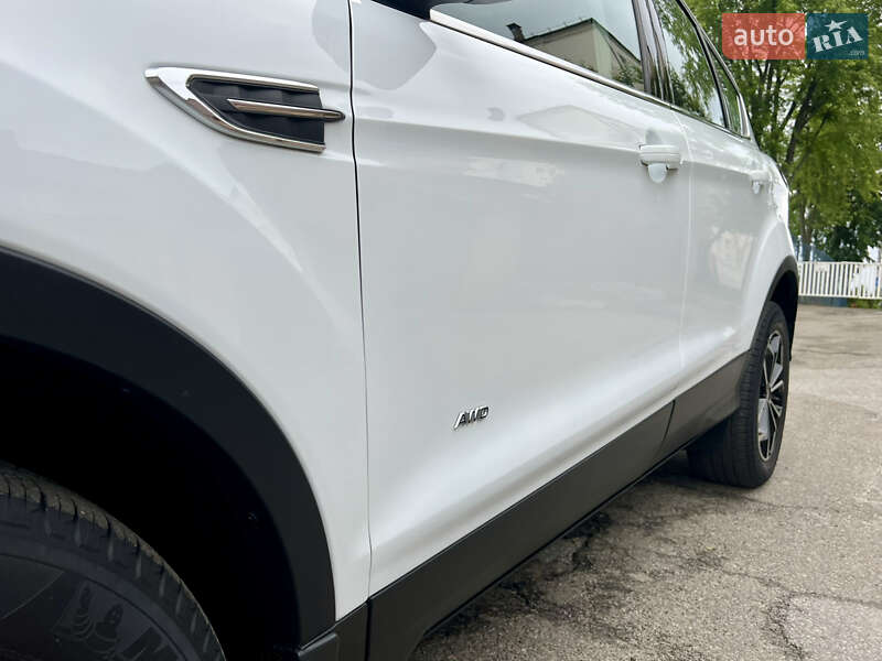 Позашляховик / Кросовер Ford Kuga 2017 в Києві