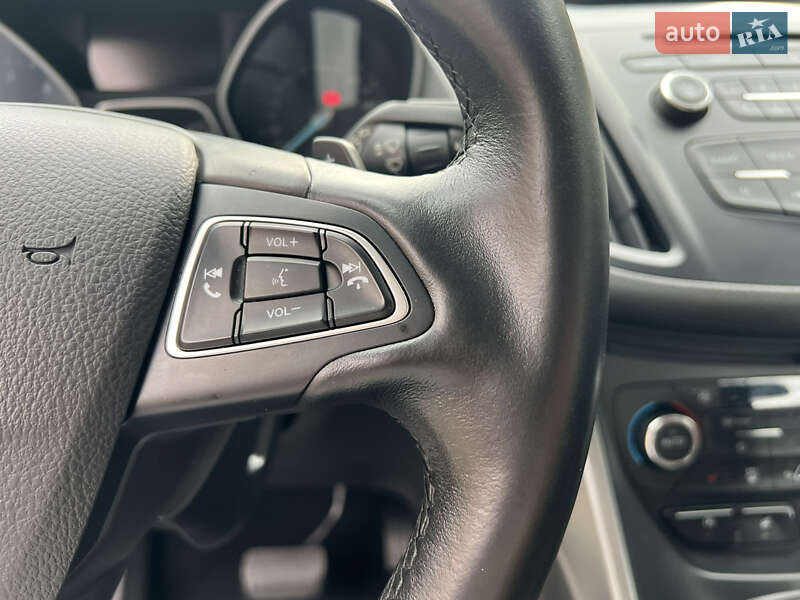 Позашляховик / Кросовер Ford Kuga 2017 в Києві