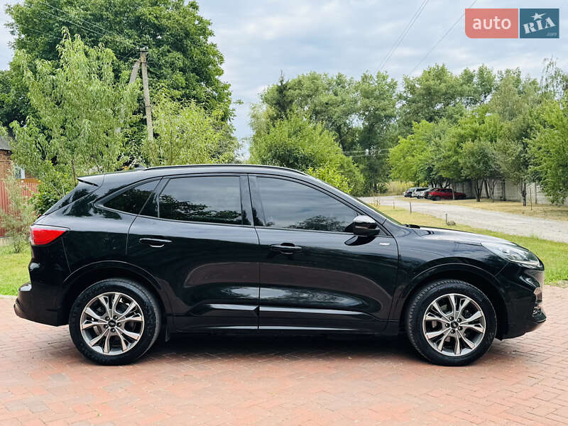 Внедорожник / Кроссовер Ford Kuga 2022 в Лохвице