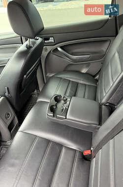 Внедорожник / Кроссовер Ford Kuga 2012 в 