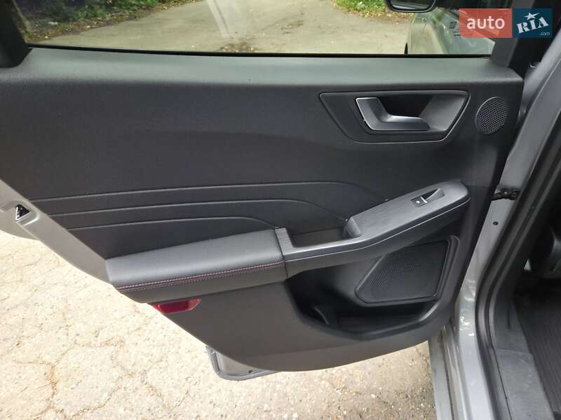 Внедорожник / Кроссовер Ford Kuga 2021 в Киеве