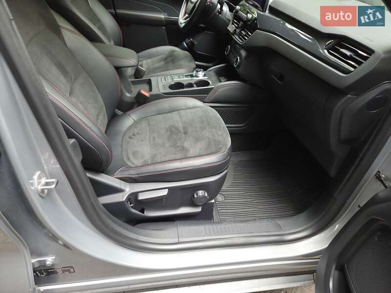 Внедорожник / Кроссовер Ford Kuga 2021 в Киеве