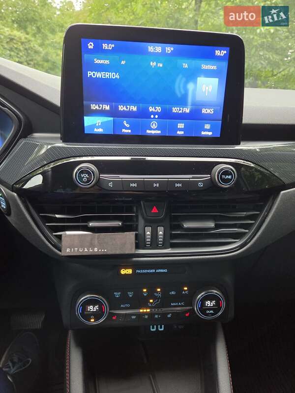 Внедорожник / Кроссовер Ford Kuga 2021 в Киеве