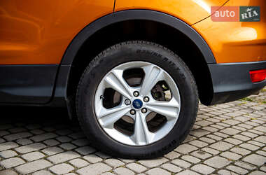 Внедорожник / Кроссовер Ford Kuga 2015 в 