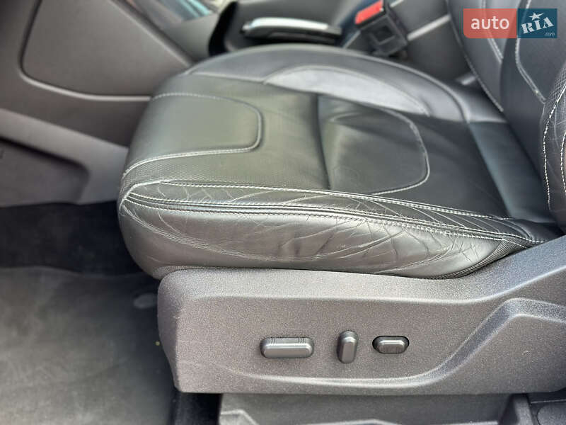 Внедорожник / Кроссовер Ford Kuga 2015 в Ровно