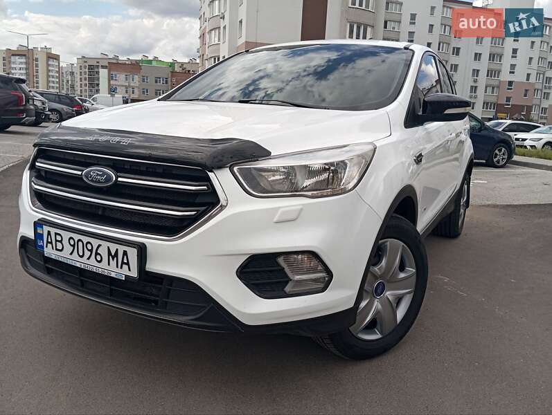 Внедорожник / Кроссовер Ford Kuga 2017 в 