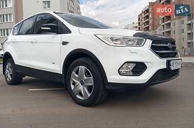 Внедорожник / Кроссовер Ford Kuga 2017 в 