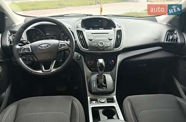 Внедорожник / Кроссовер Ford Kuga 2017 в 