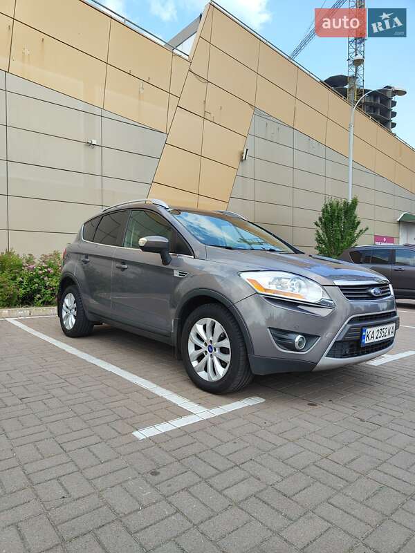 Внедорожник / Кроссовер Ford Kuga 2012 в 