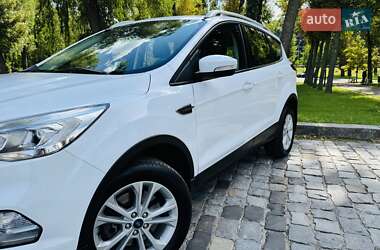 Внедорожник / Кроссовер Ford Kuga 2019 в 