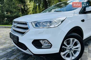Внедорожник / Кроссовер Ford Kuga 2019 в 
