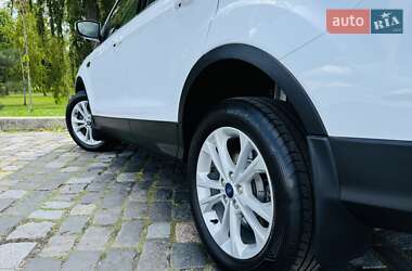 Внедорожник / Кроссовер Ford Kuga 2019 в 