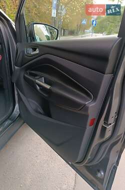 Внедорожник / Кроссовер Ford Kuga 2016 в 