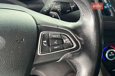 Внедорожник / Кроссовер Ford Kuga 2017 в 