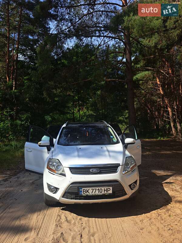 Внедорожник / Кроссовер Ford Kuga 2011 в Вараше