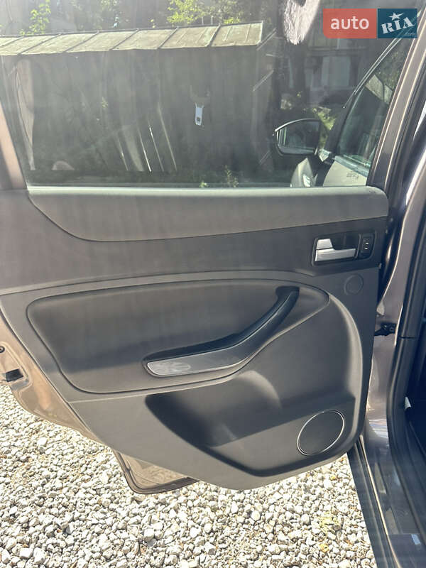 Внедорожник / Кроссовер Ford Kuga 2012 в Днепре