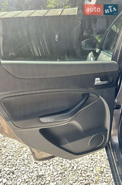 Внедорожник / Кроссовер Ford Kuga 2012 в 
