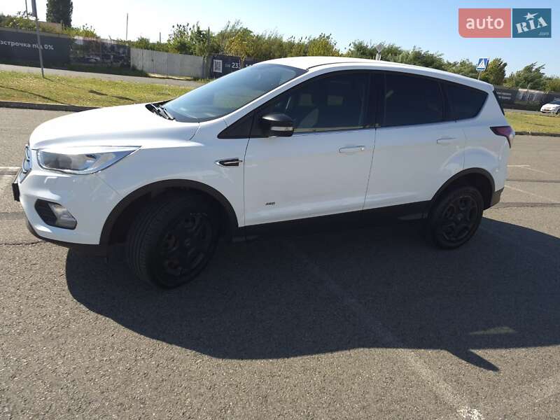 Внедорожник / Кроссовер Ford Kuga 2017 в Киеве