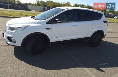 Внедорожник / Кроссовер Ford Kuga 2017 в 