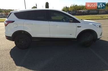 Внедорожник / Кроссовер Ford Kuga 2017 в 