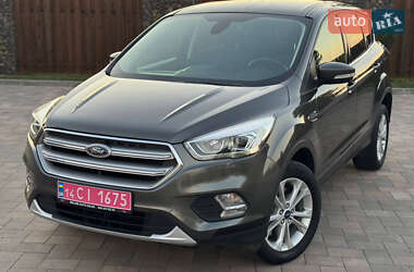 Позашляховик / Кросовер Ford Kuga 2018 в Чернівцях