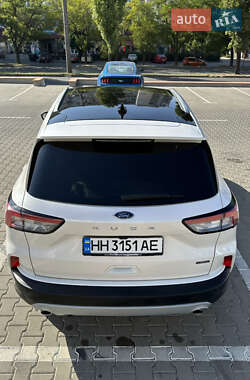 Внедорожник / Кроссовер Ford Kuga 2021 в 