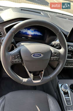 Внедорожник / Кроссовер Ford Kuga 2021 в 