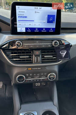 Внедорожник / Кроссовер Ford Kuga 2021 в 