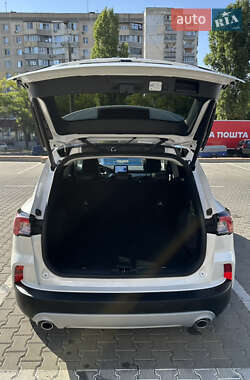 Внедорожник / Кроссовер Ford Kuga 2021 в 