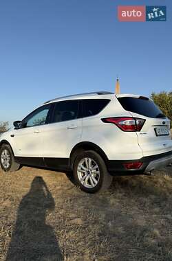 Внедорожник / Кроссовер Ford Kuga 2016 в 