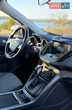 Внедорожник / Кроссовер Ford Kuga 2016 в 