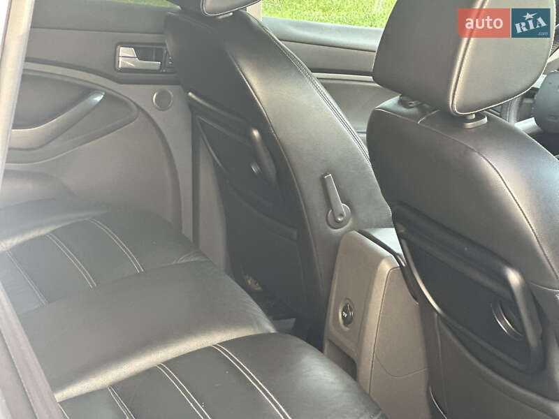 Внедорожник / Кроссовер Ford Kuga 2010 в Львове