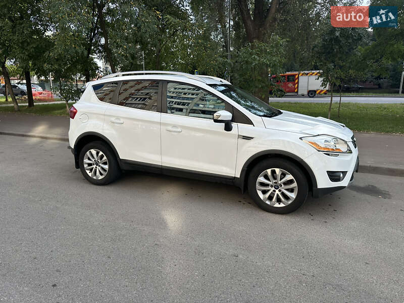 Внедорожник / Кроссовер Ford Kuga 2010 в Львове